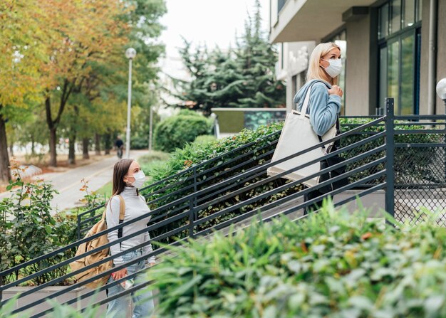 Jakie korzyści przynoszą nowoczesne rozwiązania w zakresie bram na posesji?