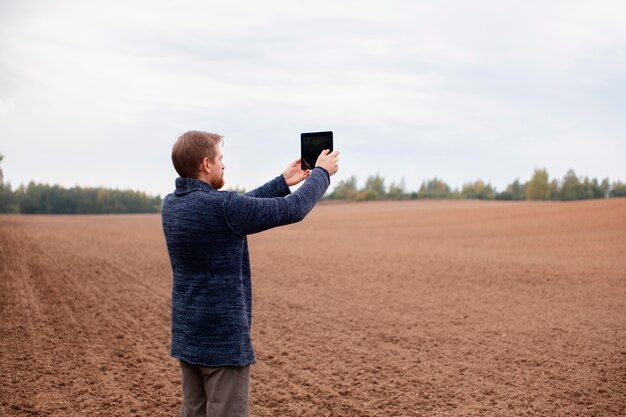 Jak nowoczesne technologie zmieniają podejście do badań terenowych w ochronie przyrody?